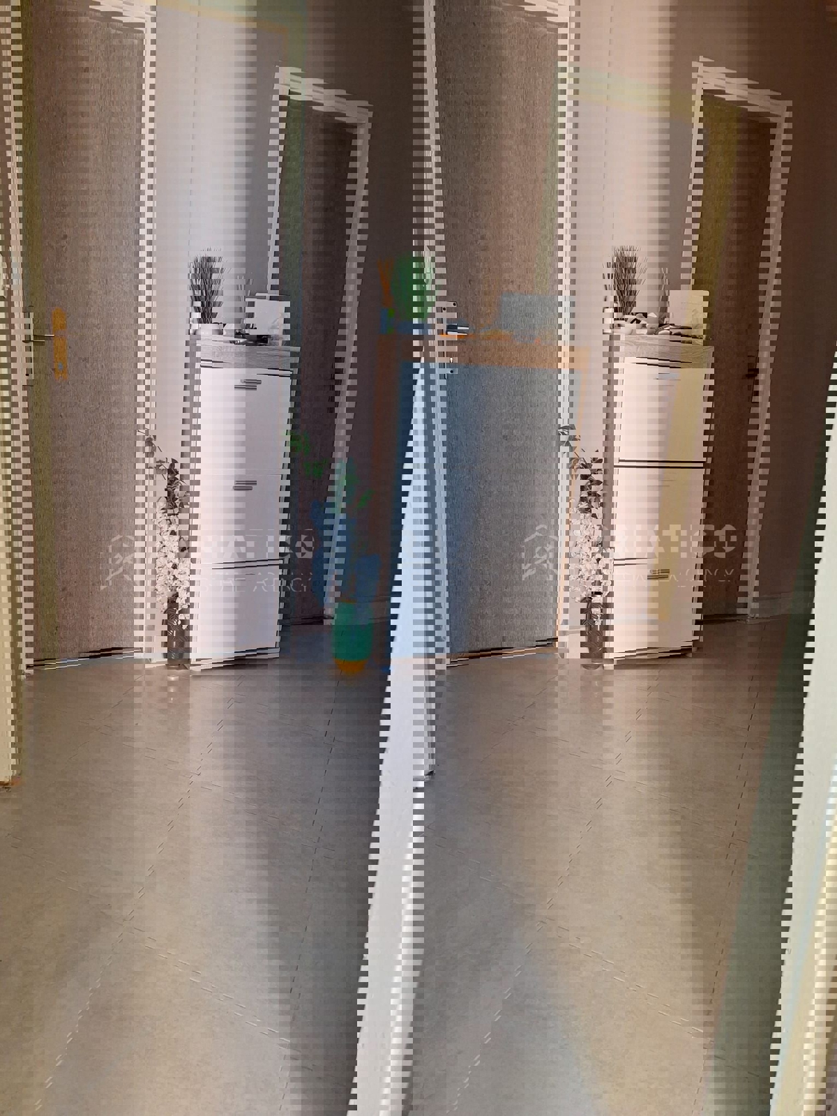 Rovigno, spazioso appartamento con 2 camere da letto