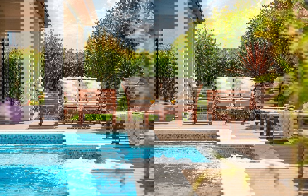 PARENZO, Casa con giardino privato e piscina