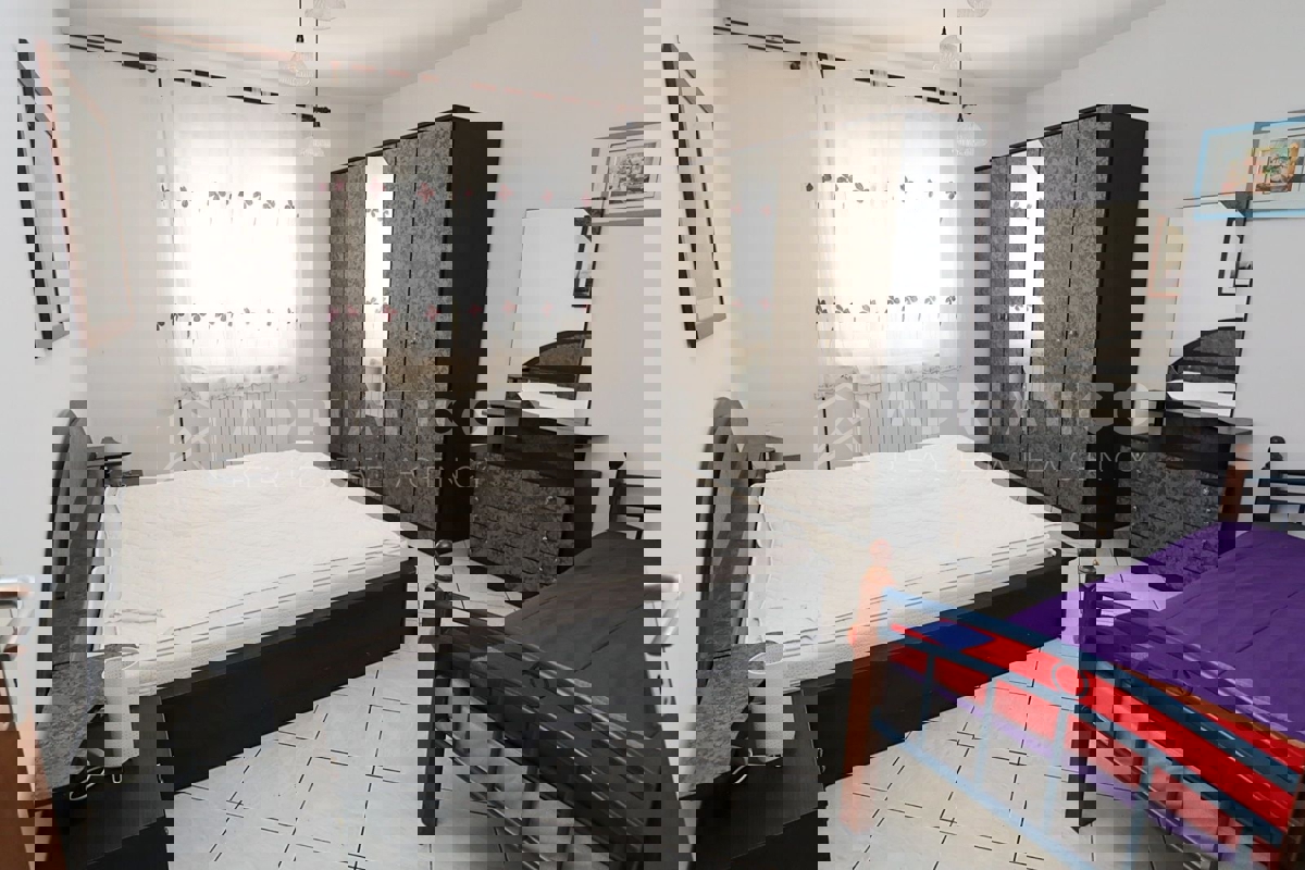 Rovigno, casa con appartamenti vicino al mare e alle spiagge