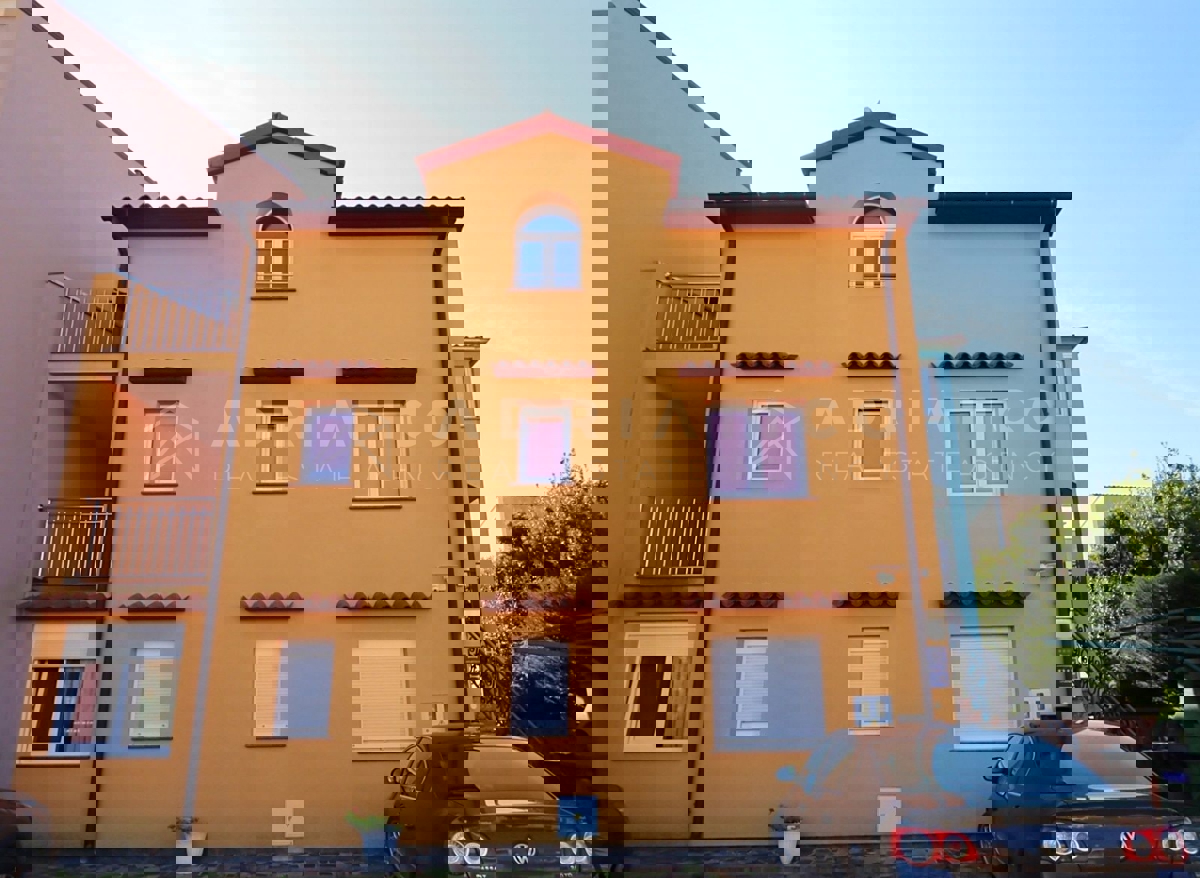 Rovigno, casa con appartamenti vicino al mare e alle spiagge