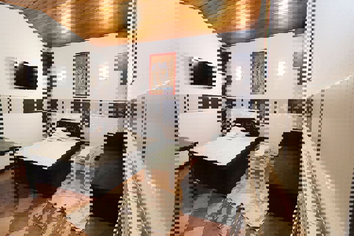 Rovigno, casa con appartamenti vicino al mare e alle spiagge