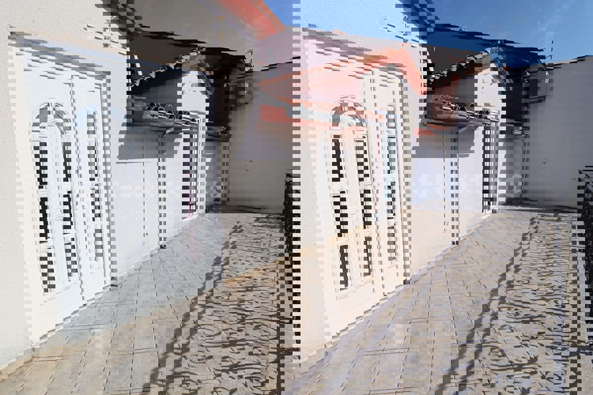 Rovigno, casa con appartamenti vicino al mare e alle spiagge