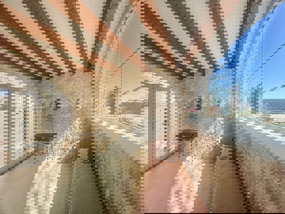 Tinjan, casa in pietra ristrutturata