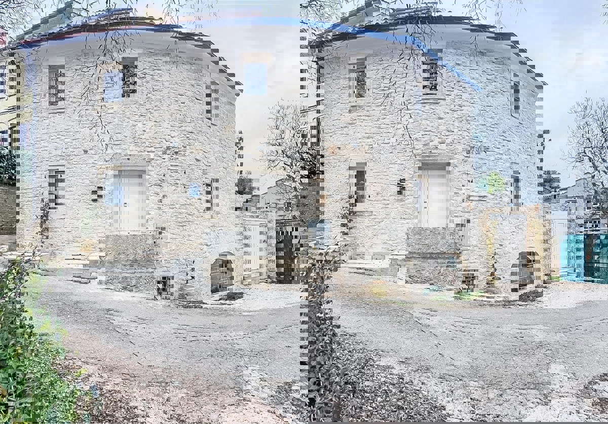 Tinjan, casa in pietra ristrutturata