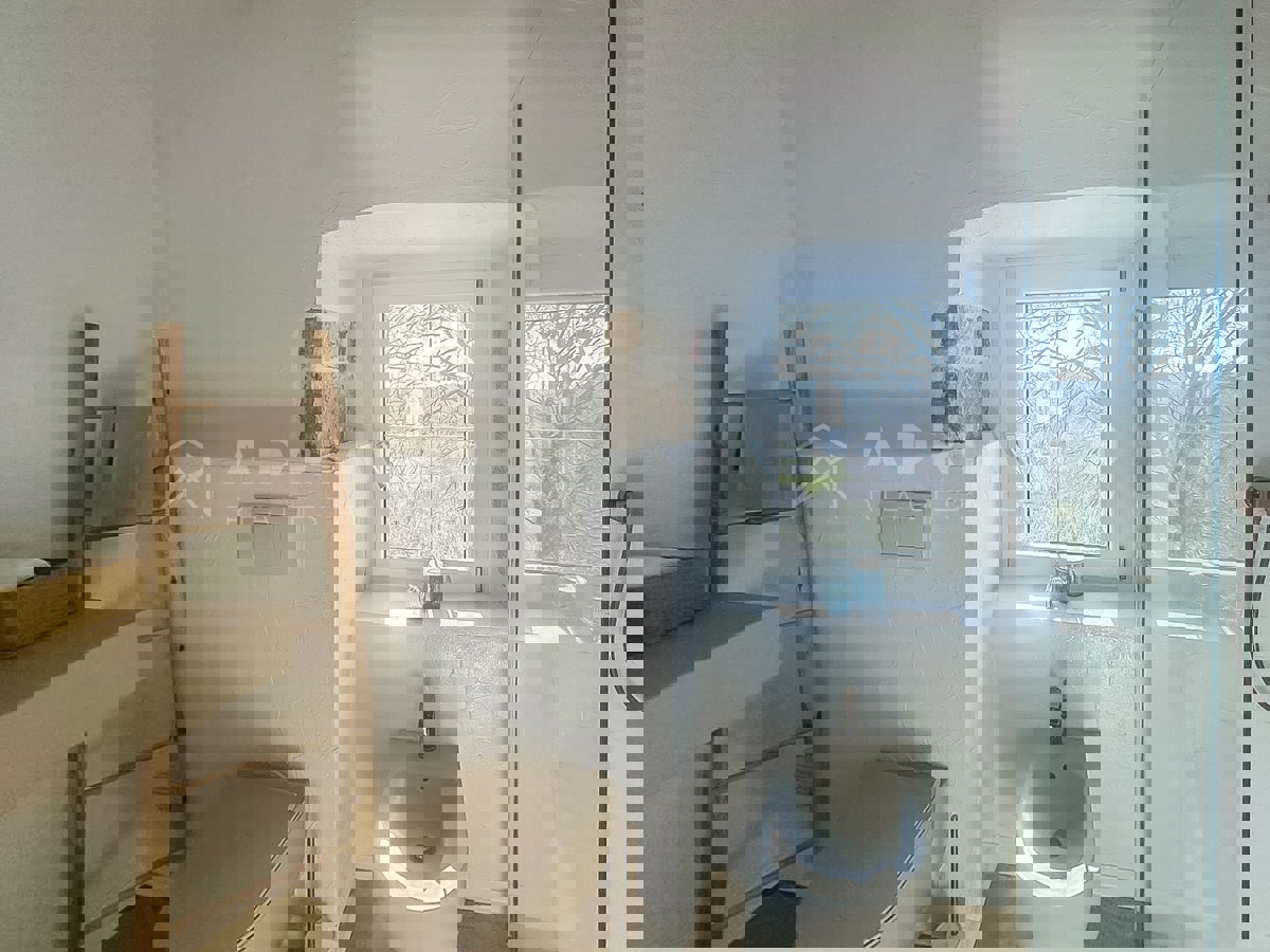 Tinjan, casa in pietra ristrutturata