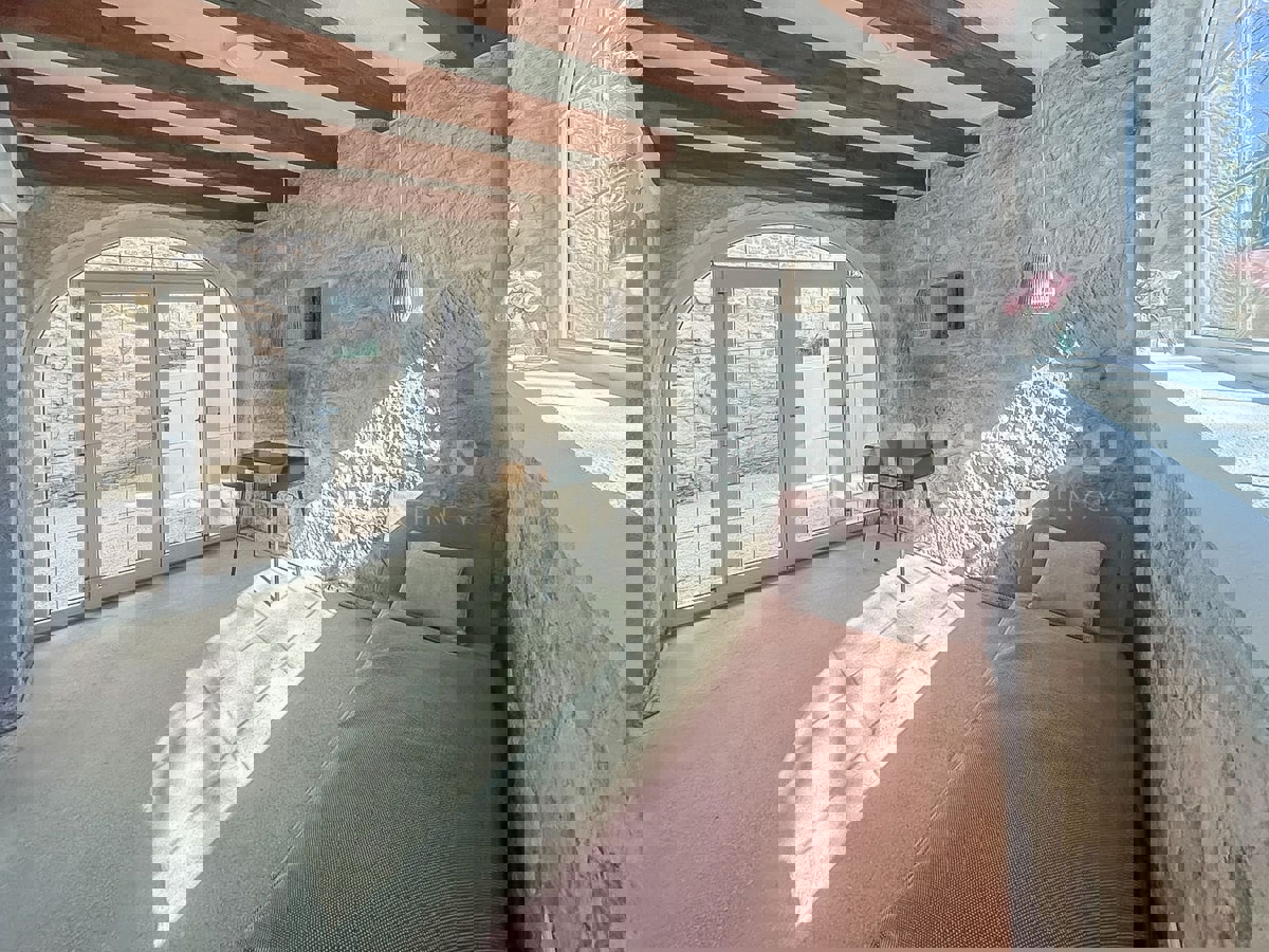 Tinjan, casa in pietra ristrutturata