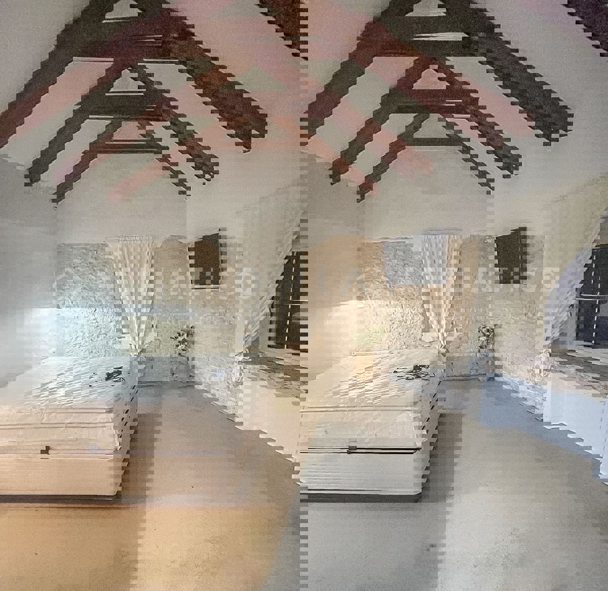 Tinjan, casa in pietra ristrutturata