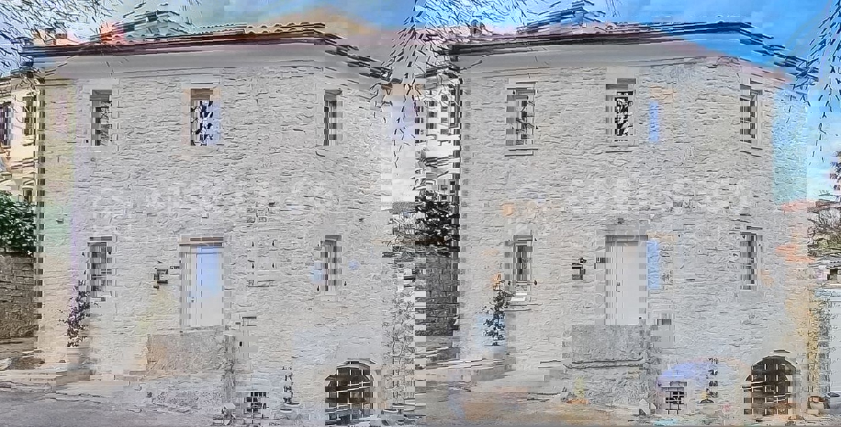 Tinjan, casa in pietra ristrutturata