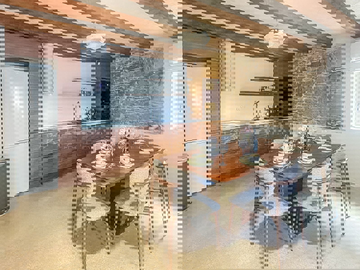 Tinjan, casa in pietra ristrutturata