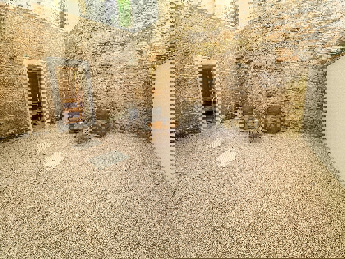 Tinjan, casa in pietra ristrutturata