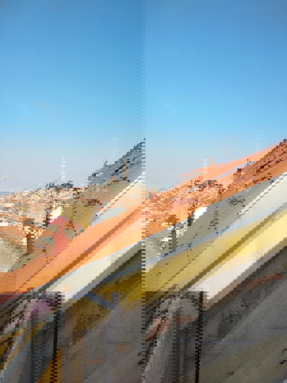 Rovigno, casa bifamiliare in fase di completamento vicino al centro