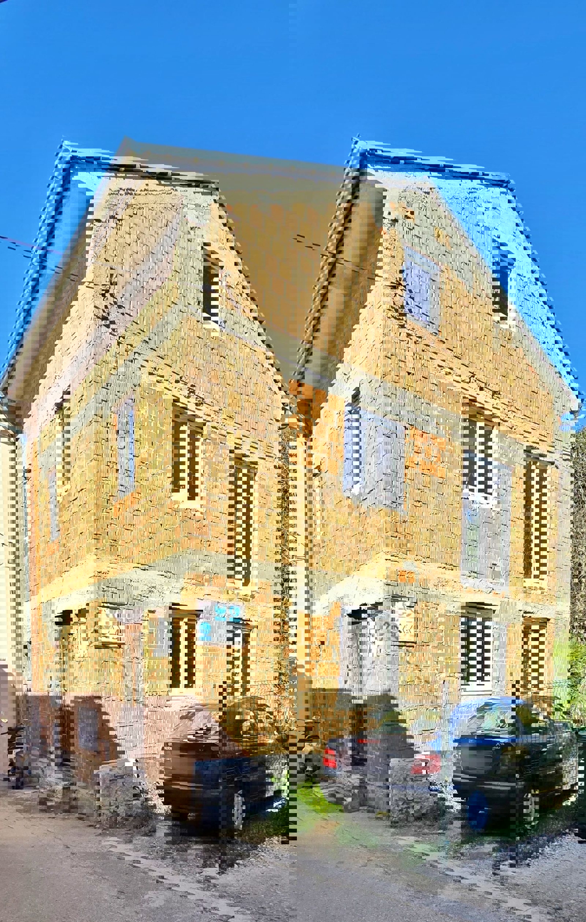 Rovigno, casa bifamiliare in fase di completamento vicino al centro