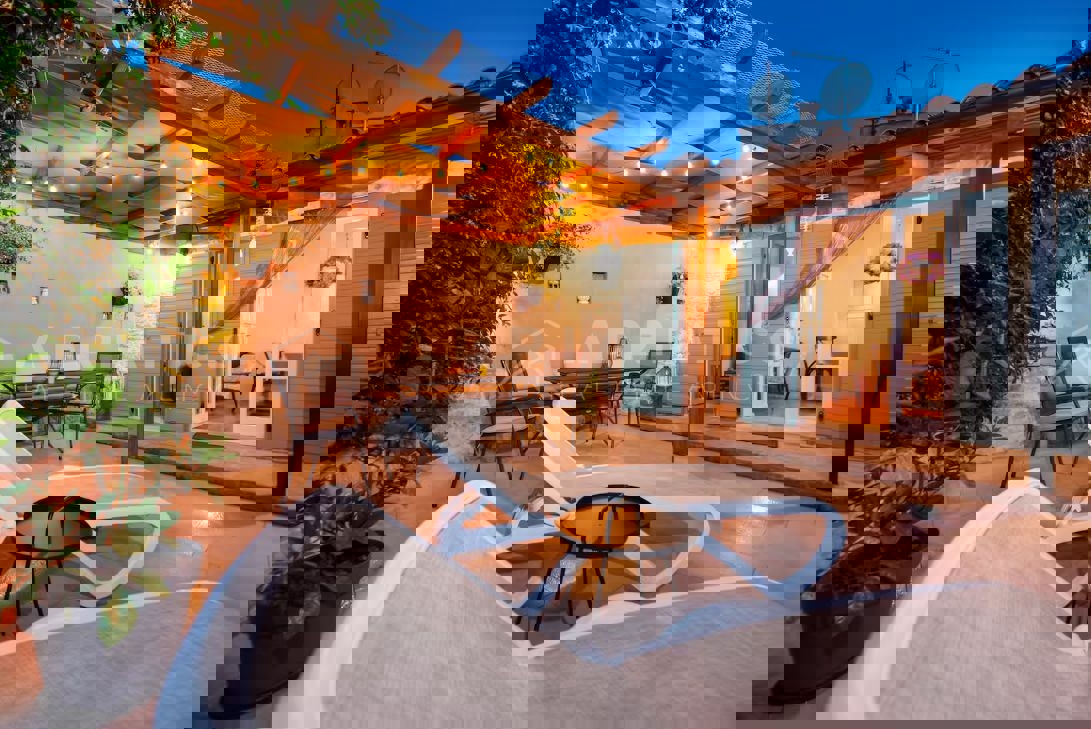 Rovigno, casa con terrazza in centro