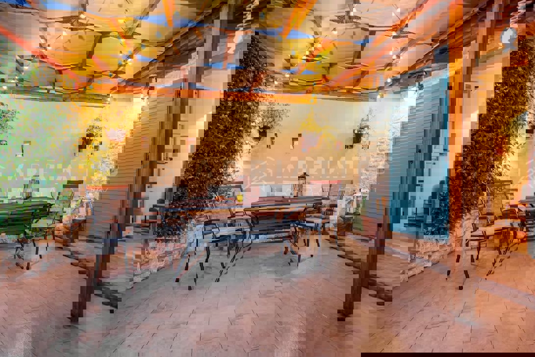 Rovigno, casa con terrazza in centro