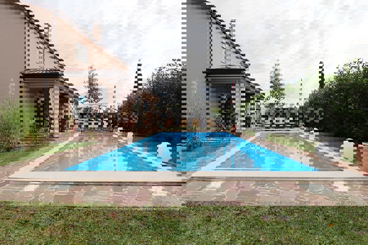 Sošići, casa indipendente con piscina