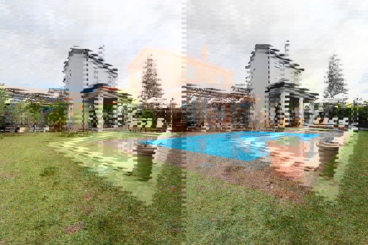 Sošići, casa indipendente con piscina