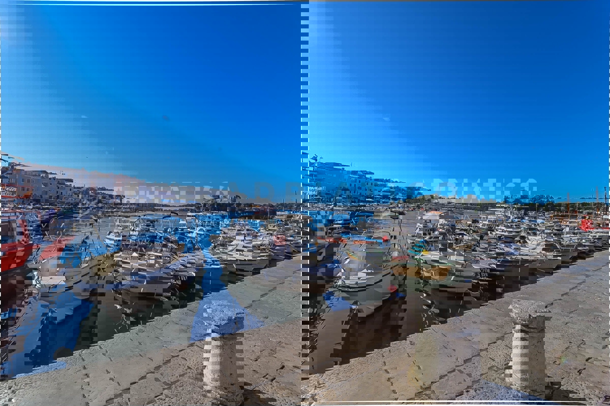 Rovigno, opportunità, appartamento in centro vicino alla piazza