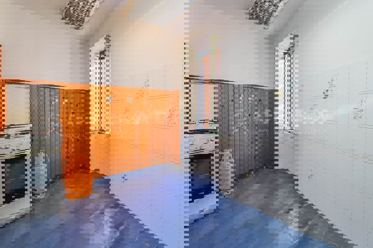 Rovigno, opportunità, appartamento in centro vicino alla piazza