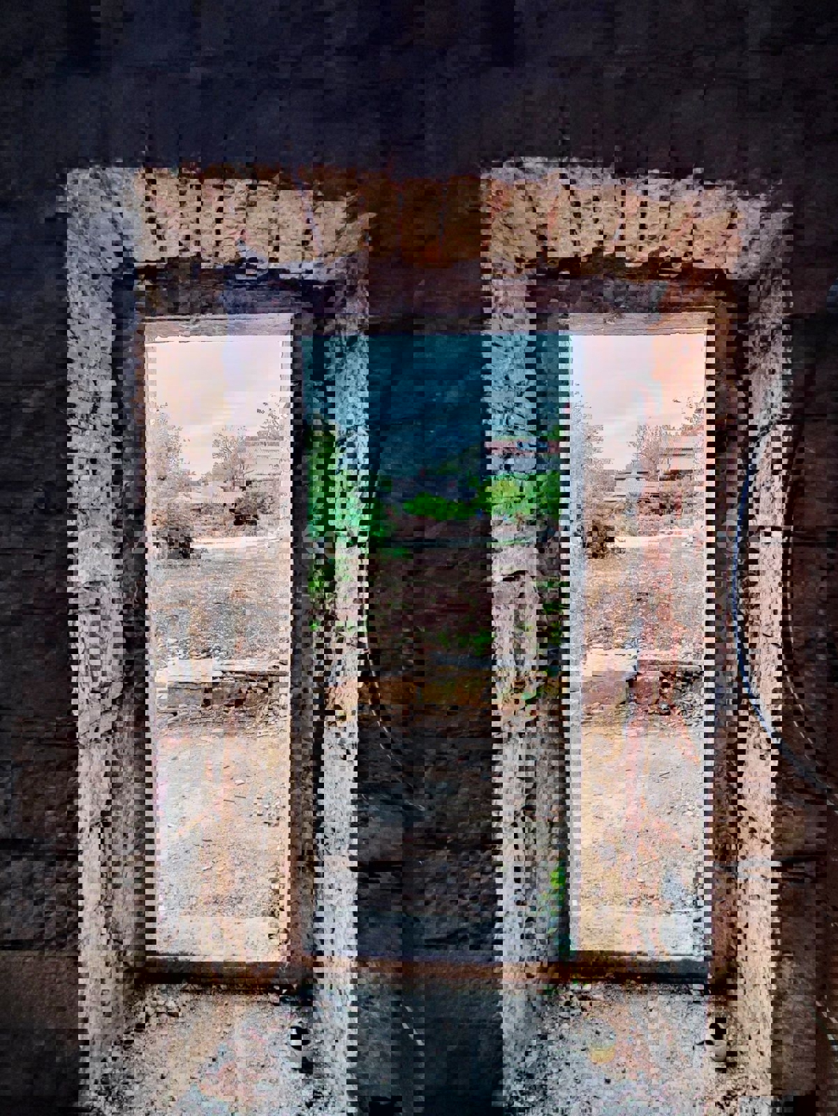 Visignano, due case in pietra con giardino