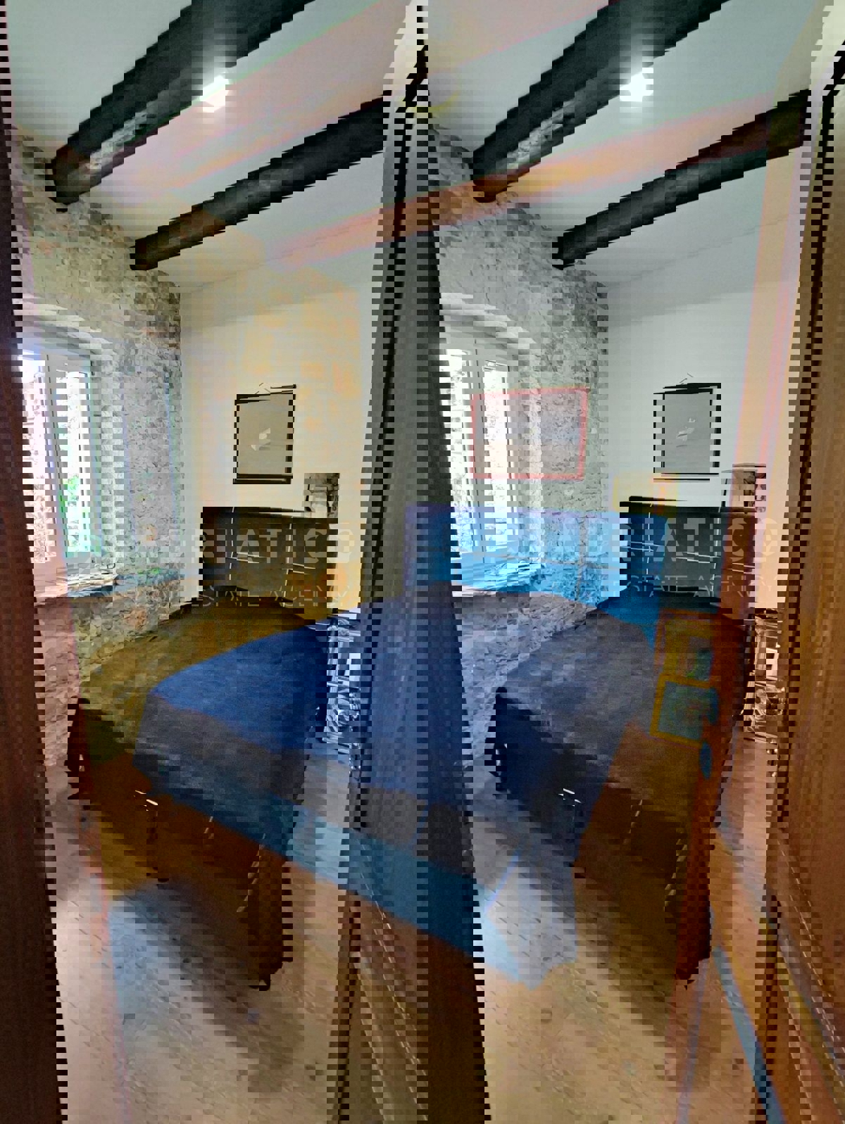 Visignano, due case in pietra con giardino