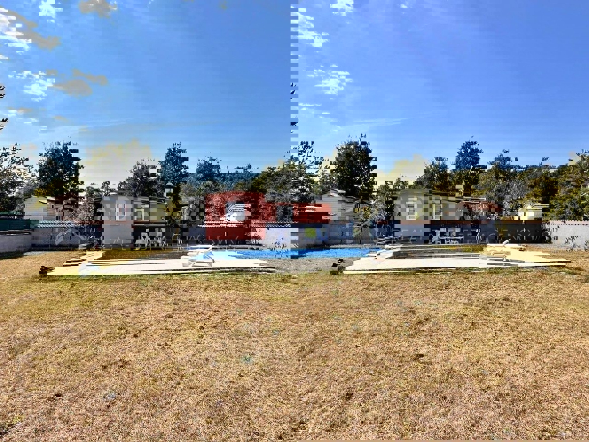 Rovigno, casa su un piano con piscina, giardino e uliveto