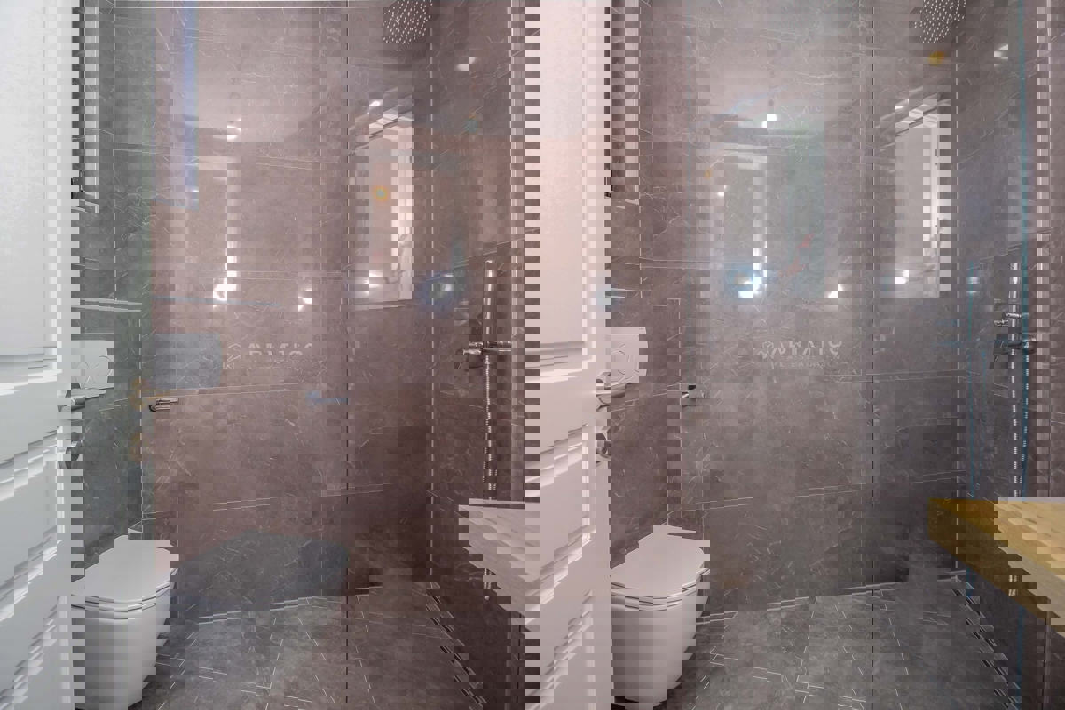 POREČ Appartamento al piano terra, 2 camere da letto