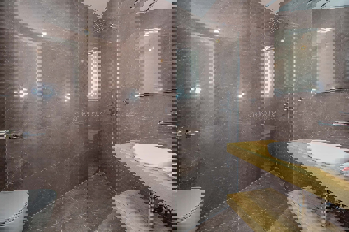 POREČ Appartamento al piano terra, 2 camere da letto