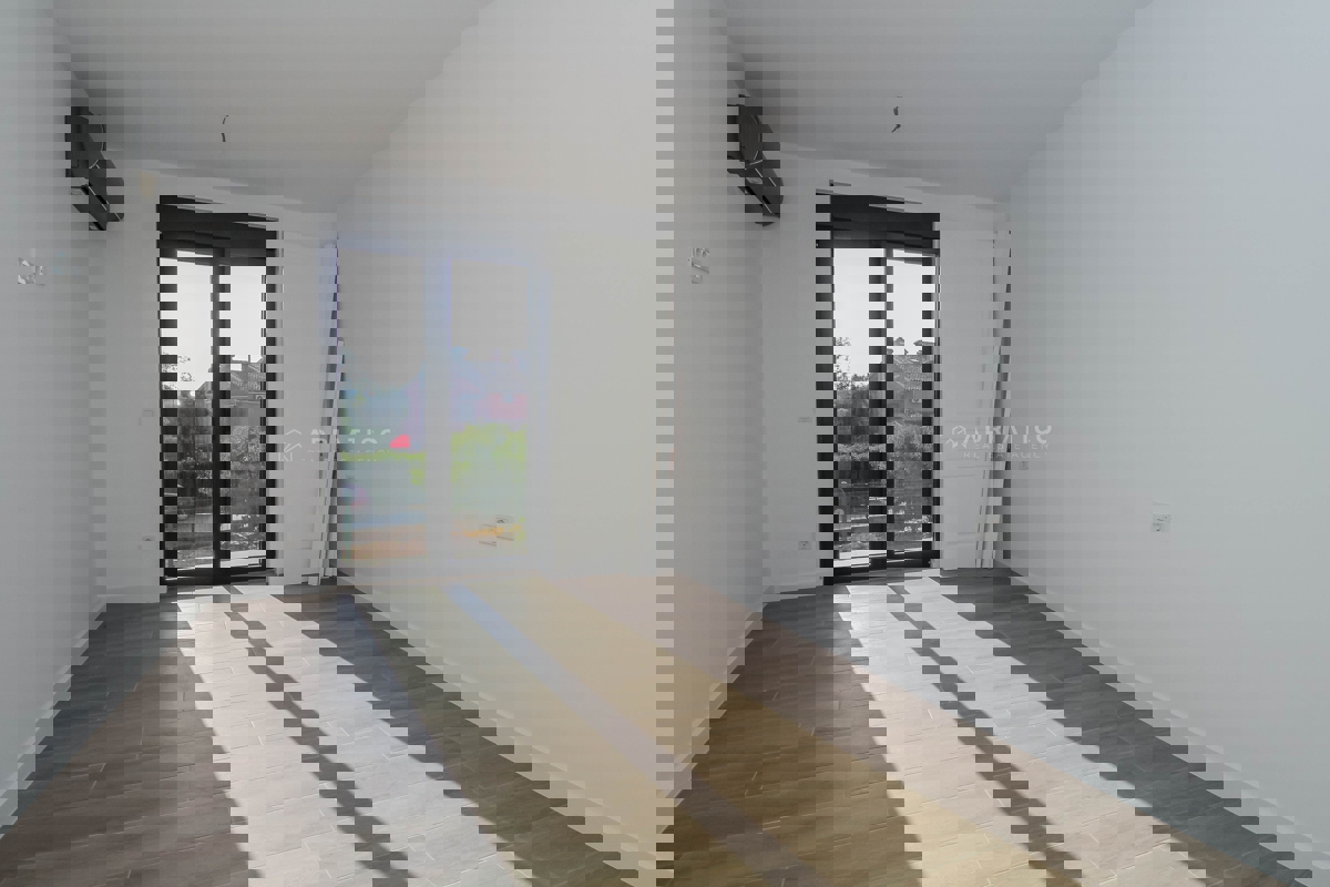 POREČ Appartamento al piano terra, 2 camere da letto