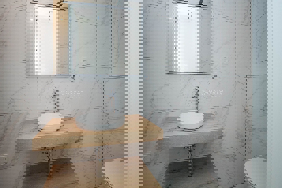 POREČ Appartamento al piano terra, 2 camere da letto