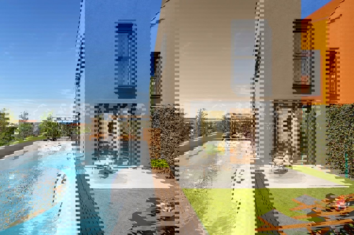 Attraente casa a schiera nuova