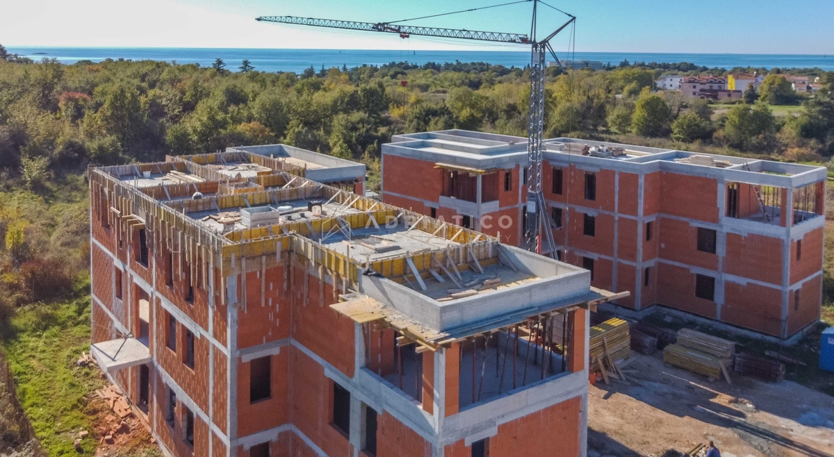 PARENZO, APPARTAMENTO vicino alla spiaggia, piano terra con 3 camere da letto e giardino