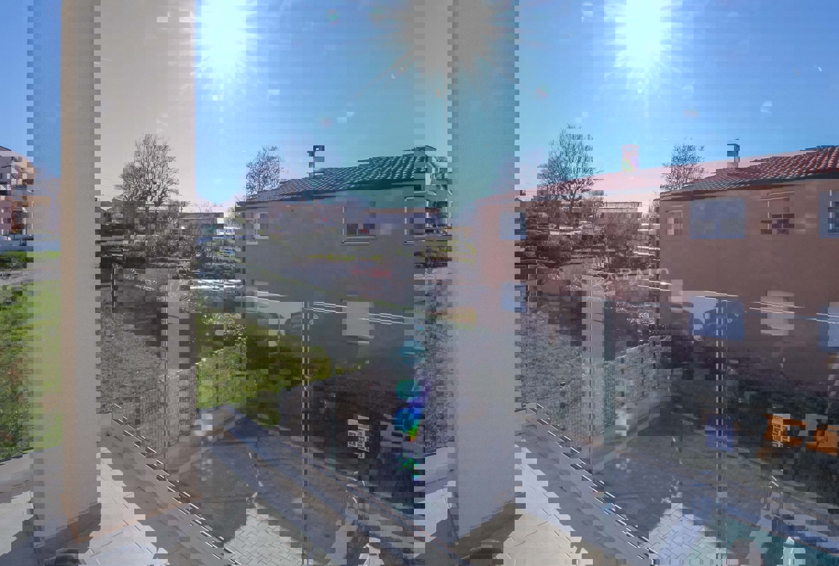 PARENZO - Nuovo appartamento moderno con ampia terrazza sul tetto