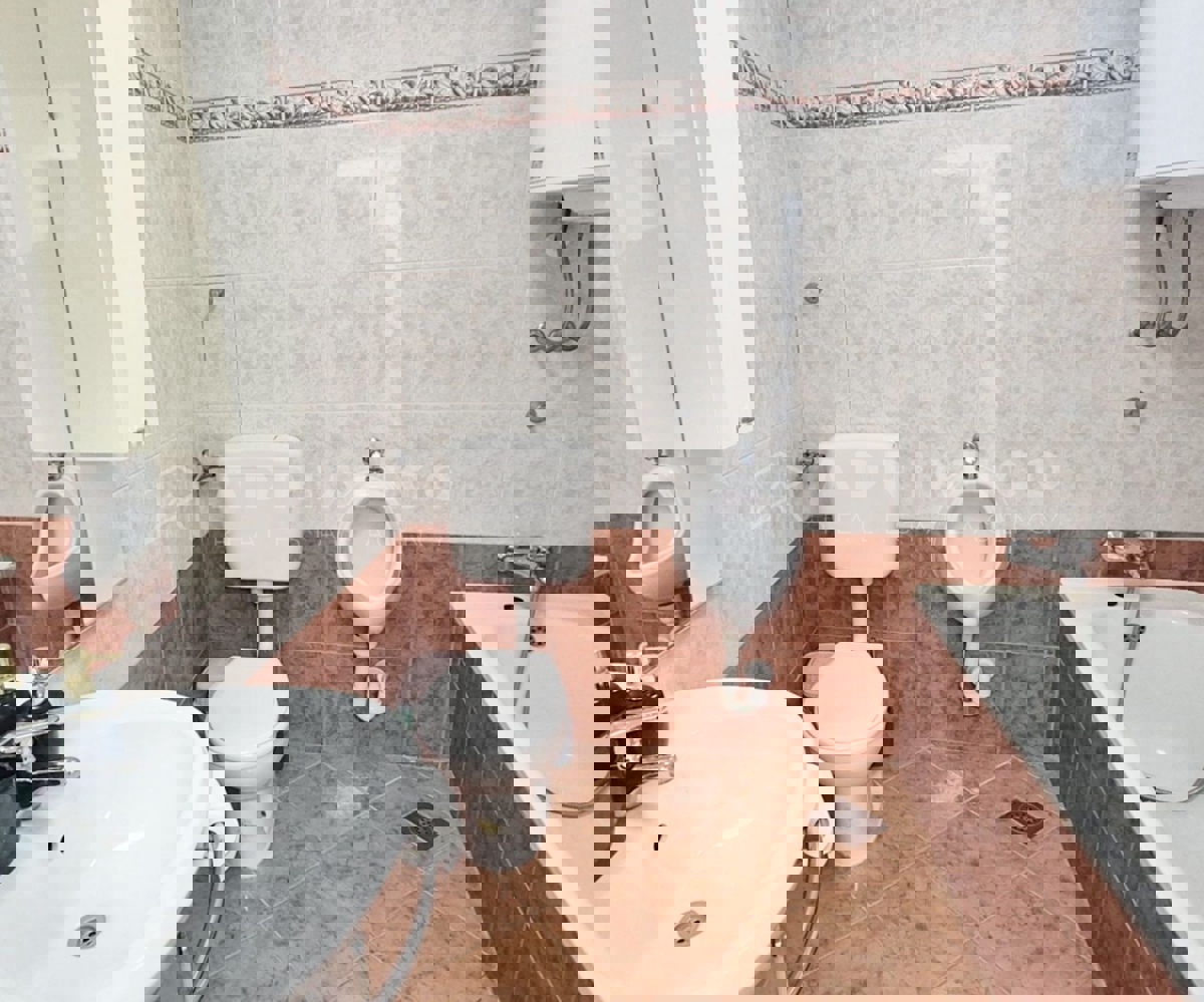 Rovigno, appartamento trilocale ristrutturato vicino al centro