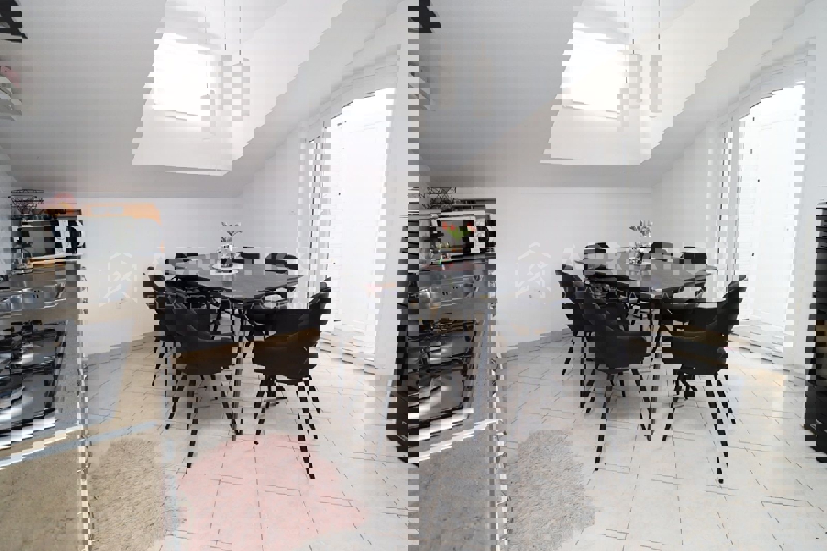 Rovinj, dintorni, appartamento bilocale e ampia terrazza