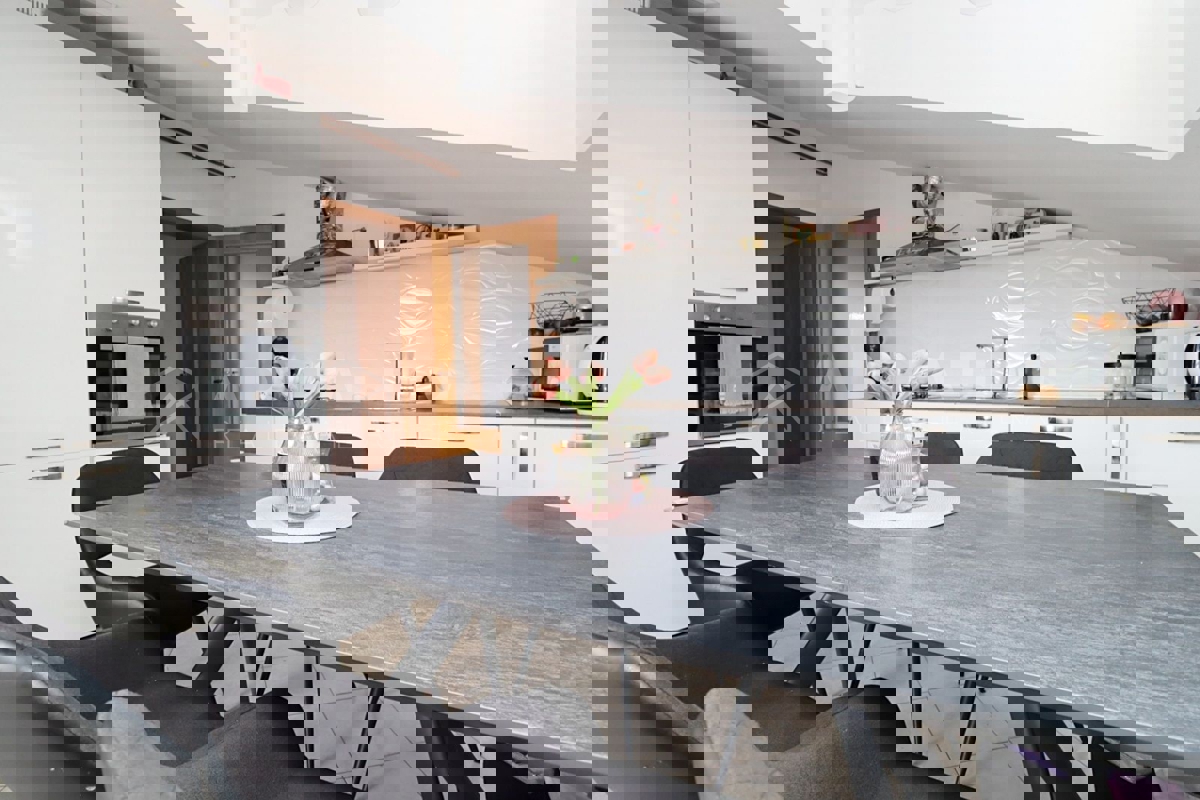 Rovinj, dintorni, appartamento bilocale e ampia terrazza