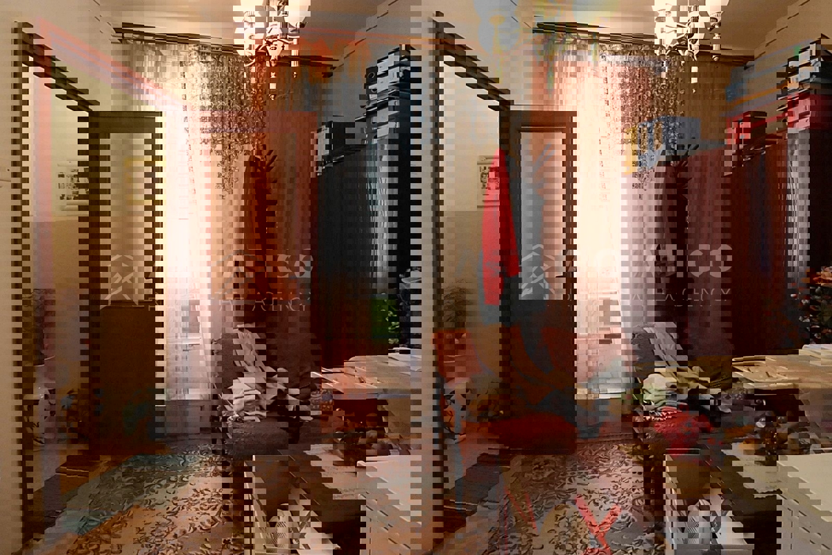 Rovigno, centro città, casa unica con terrazza e piccolo cortile