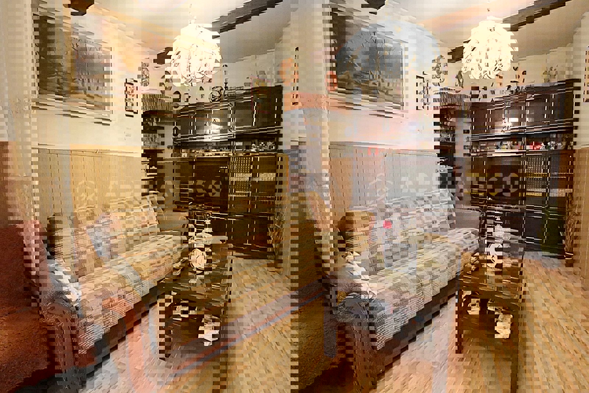 Rovigno, centro città, casa unica con terrazza e piccolo cortile