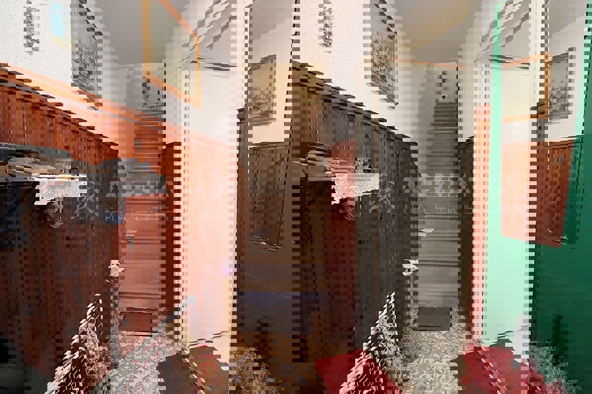 Rovigno, centro città, casa unica con terrazza e piccolo cortile