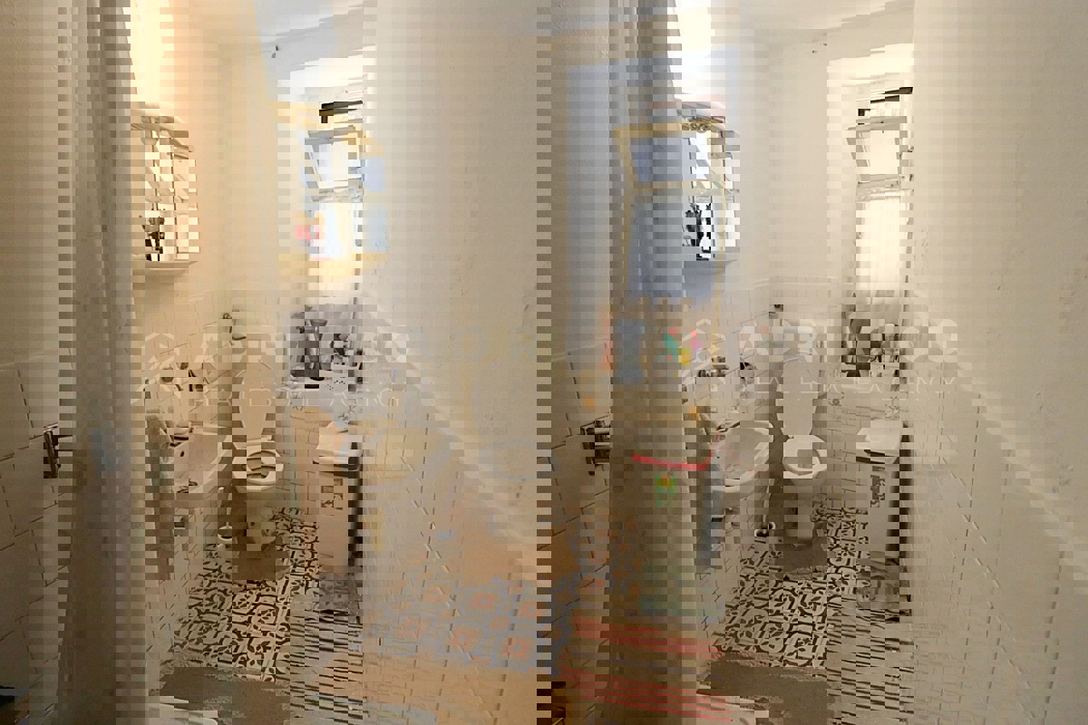 Rovigno, centro città, casa unica con terrazza e piccolo cortile