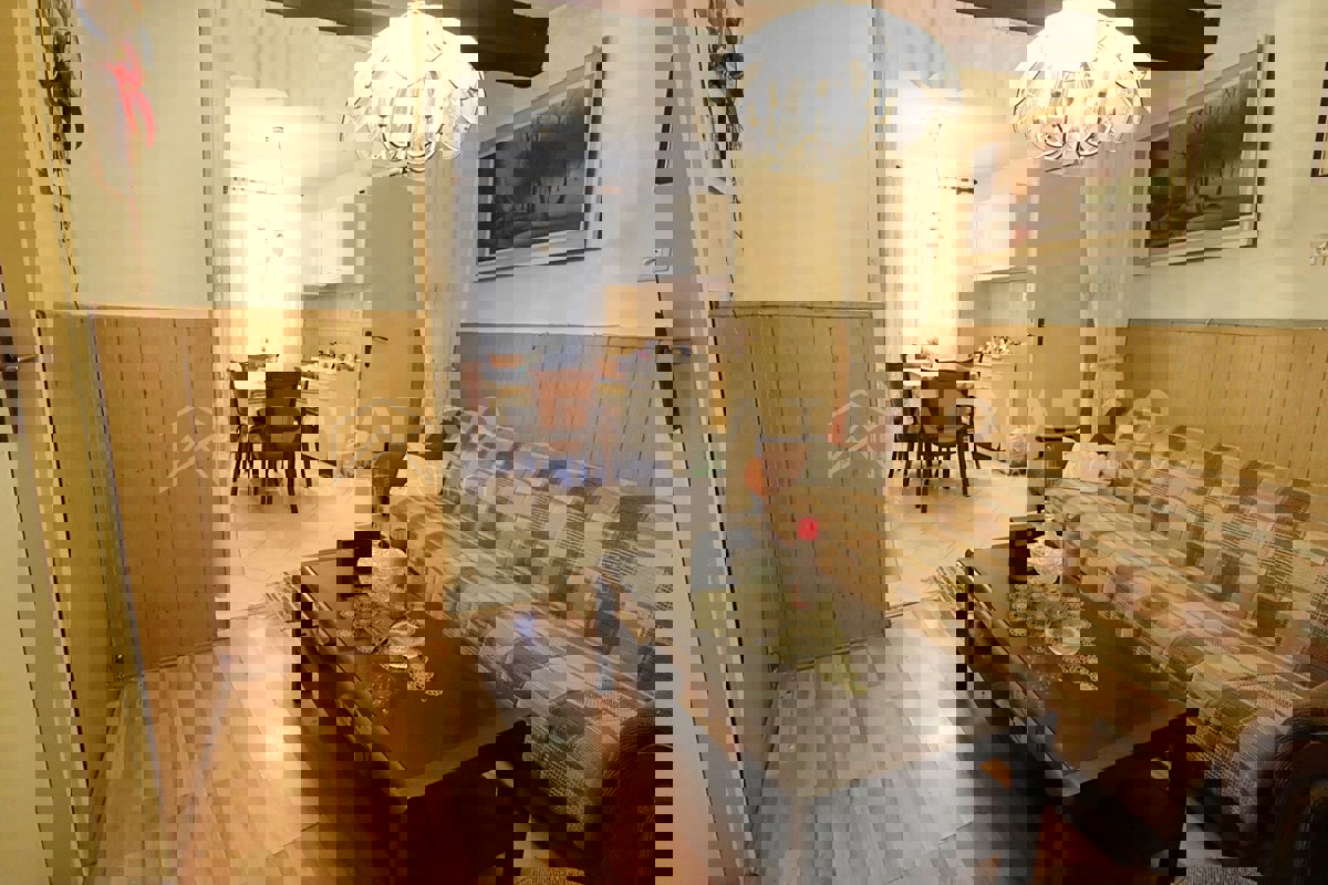 Rovigno, centro città, casa unica con terrazza e piccolo cortile