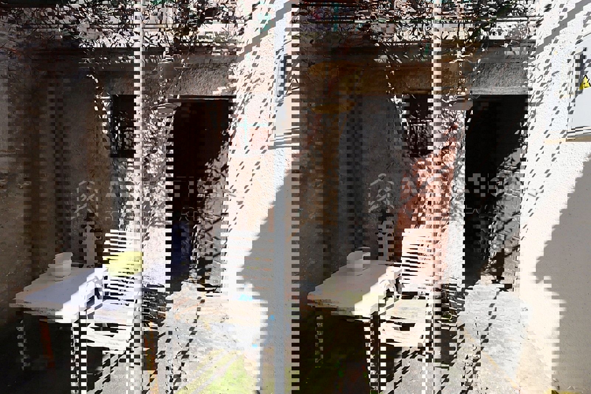 Rovigno, centro città, casa unica con terrazza e piccolo cortile