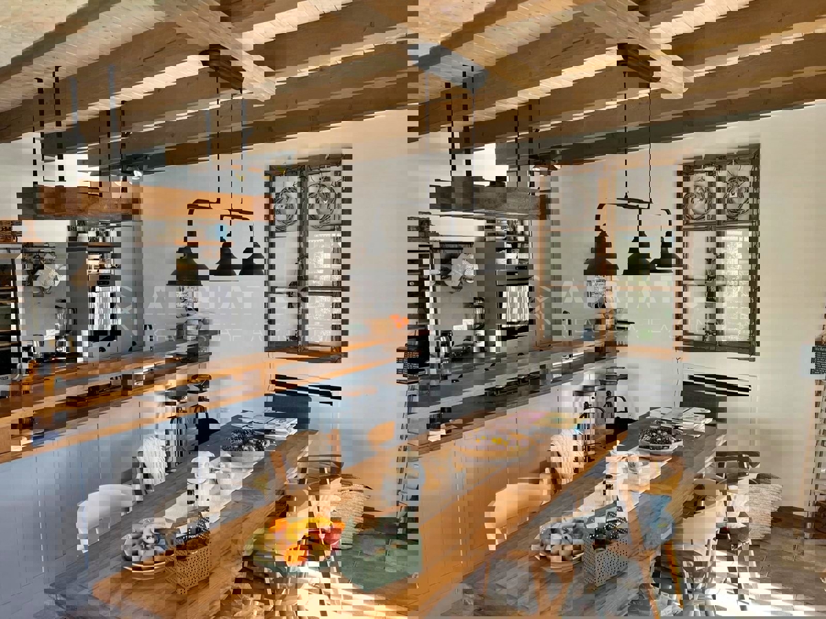 Svetvinčenat: Villa con Piscina in un Paradiso Naturale