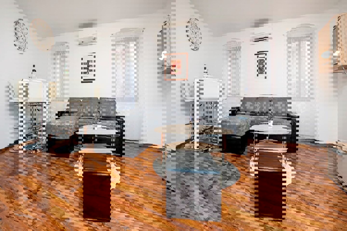 Rovigno, monolocale arredato in ottima posizione