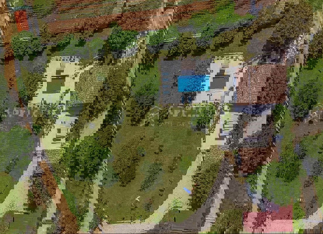 Rovigno, bella casa con ampio giardino