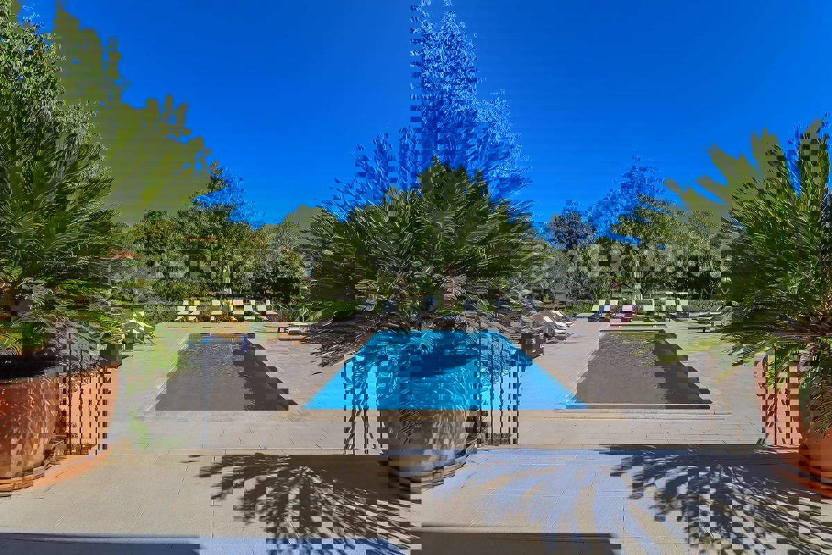 Rovigno, bella casa con ampio giardino