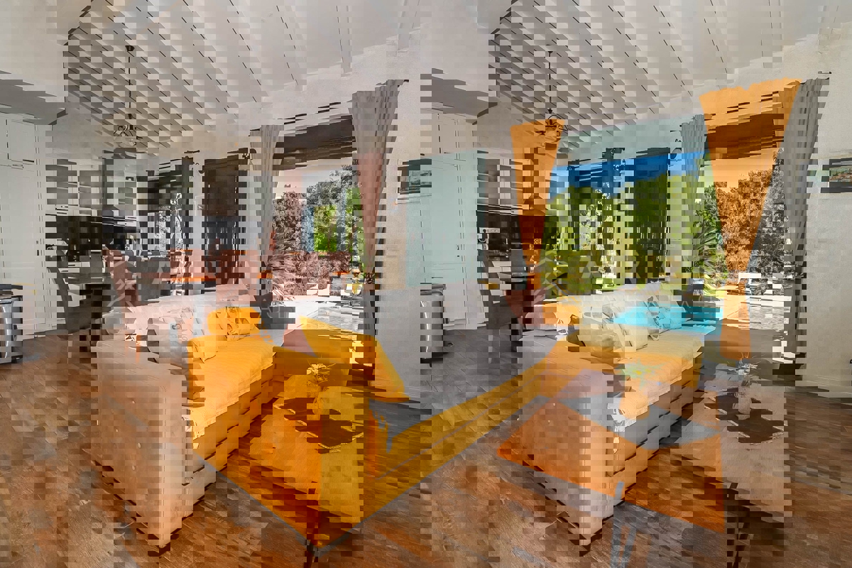 Rovigno, bella casa con ampio giardino