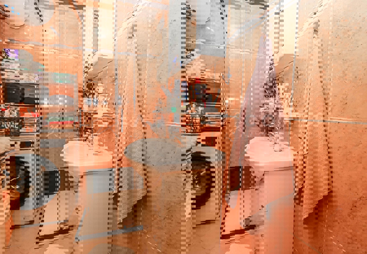 Rovigno, appartamento, una camera da letto, con ascensore e vista mare