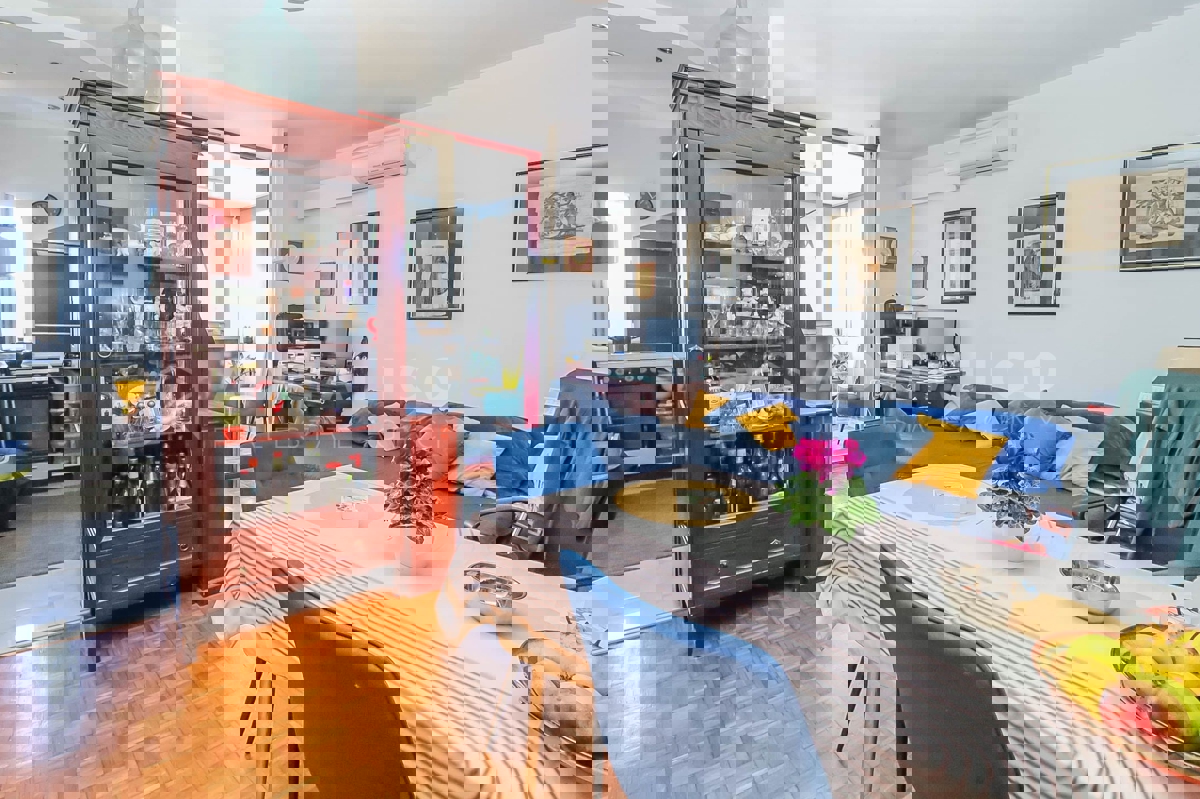 Rovigno, appartamento, una camera da letto, con ascensore e vista mare