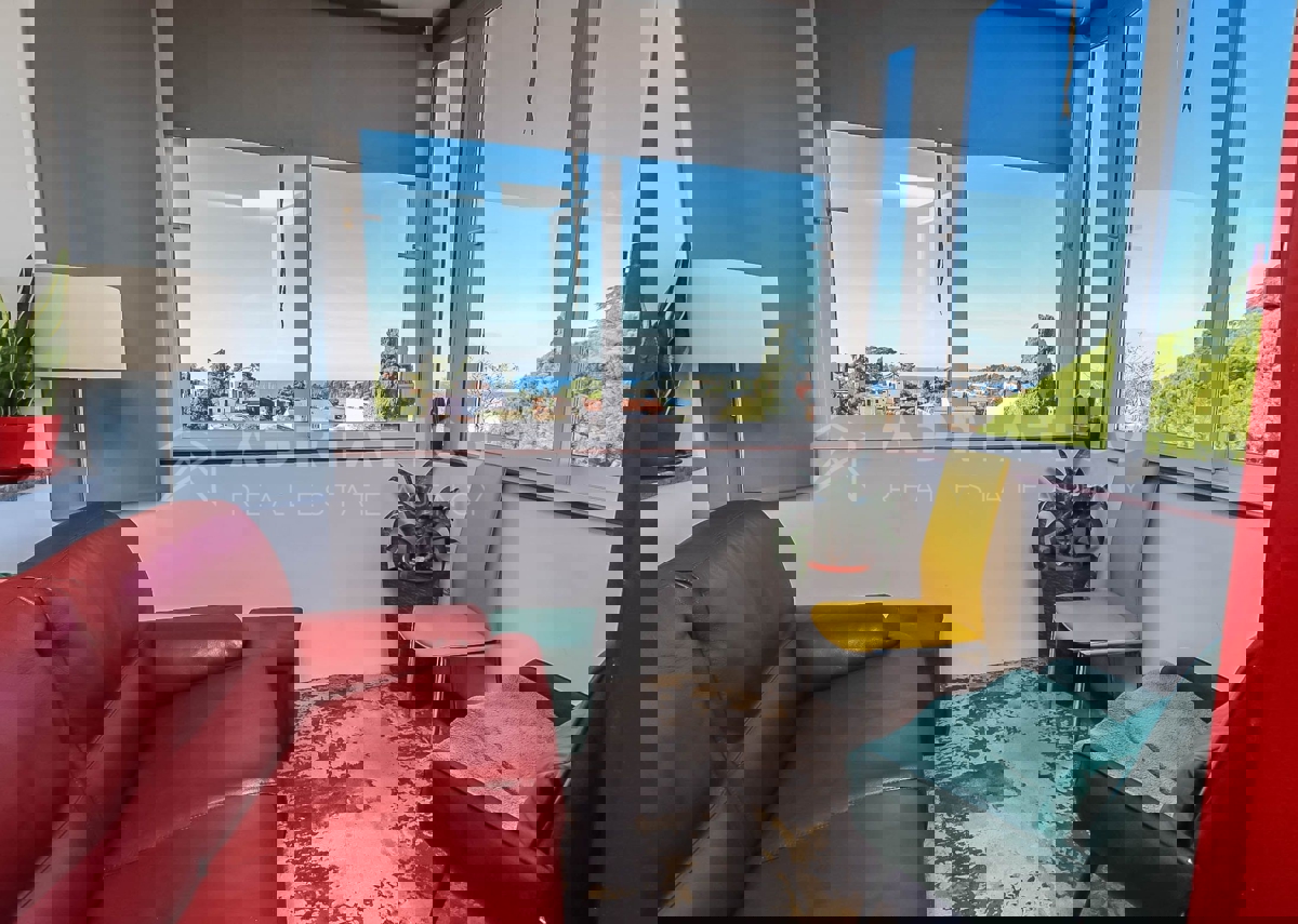 Rovigno, appartamento, una camera da letto, con ascensore e vista mare