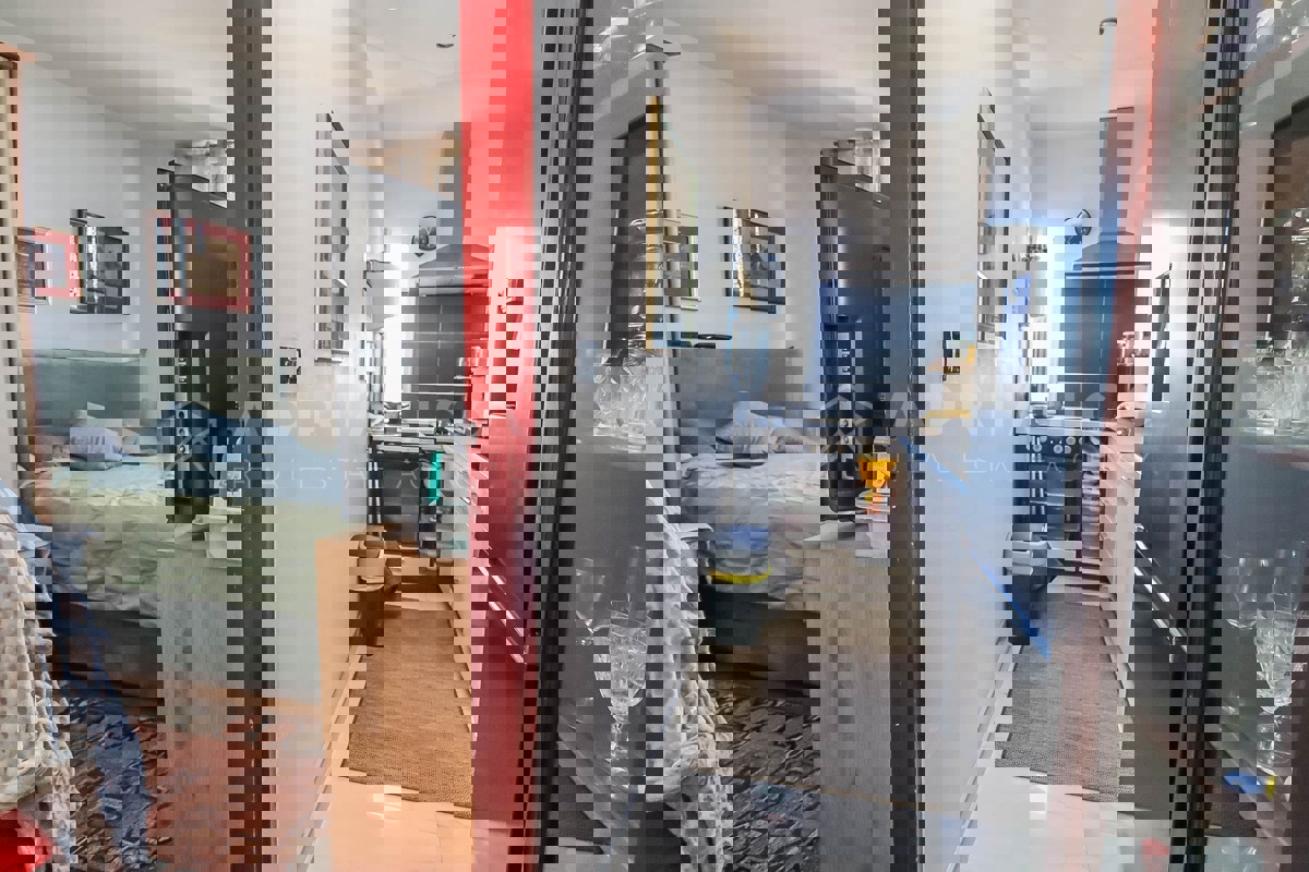 Rovigno, appartamento, una camera da letto, con ascensore e vista mare